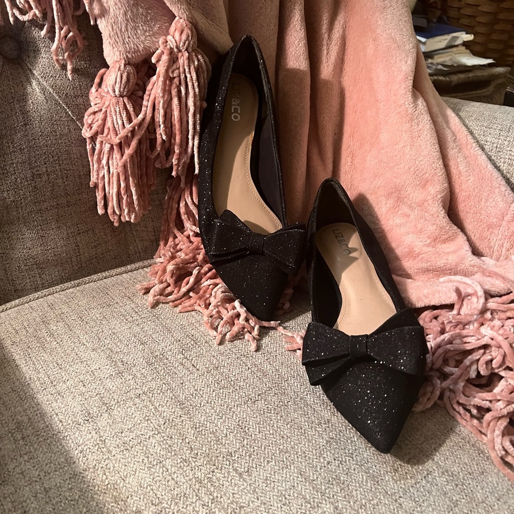 Liz Claiborne Black Flats with Sparkly Finish